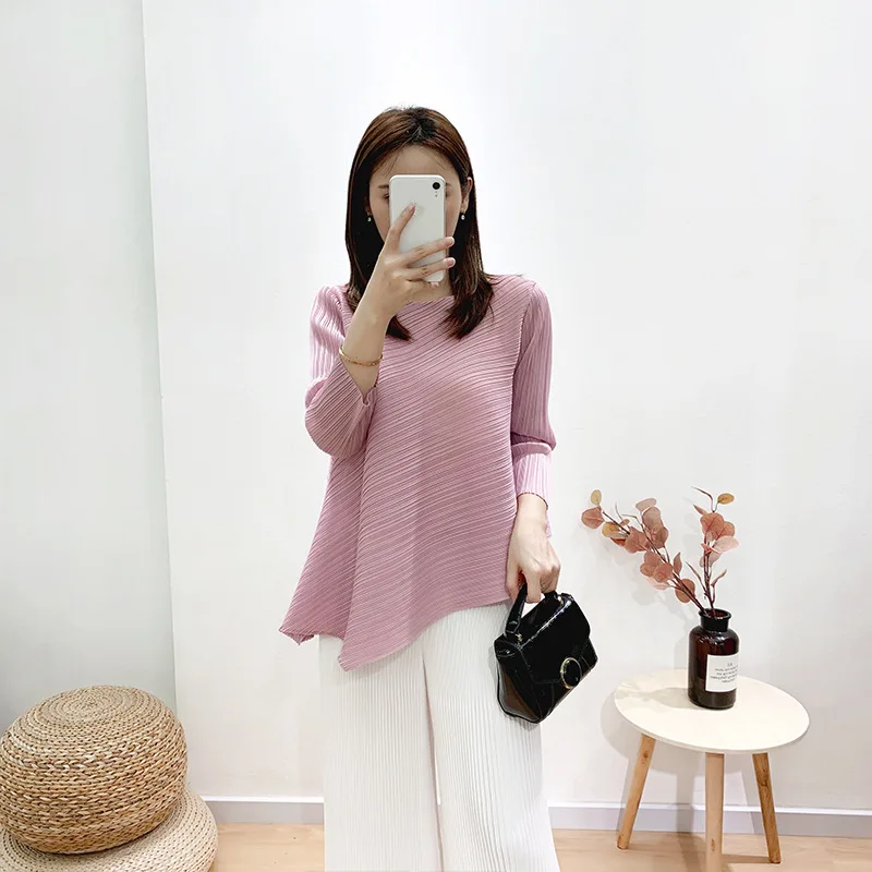 

Женский топ 45-75 кг, новинка 2020, большие эластичные плиссированные однотонные Свободные повседневные Асимметричные футболки миаке с круглым вырезом для женщин