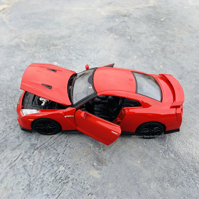 Модель автомобиля из сплава Bburago 1:24 2017 Nissan GTR декоративная коллекция игрушечные