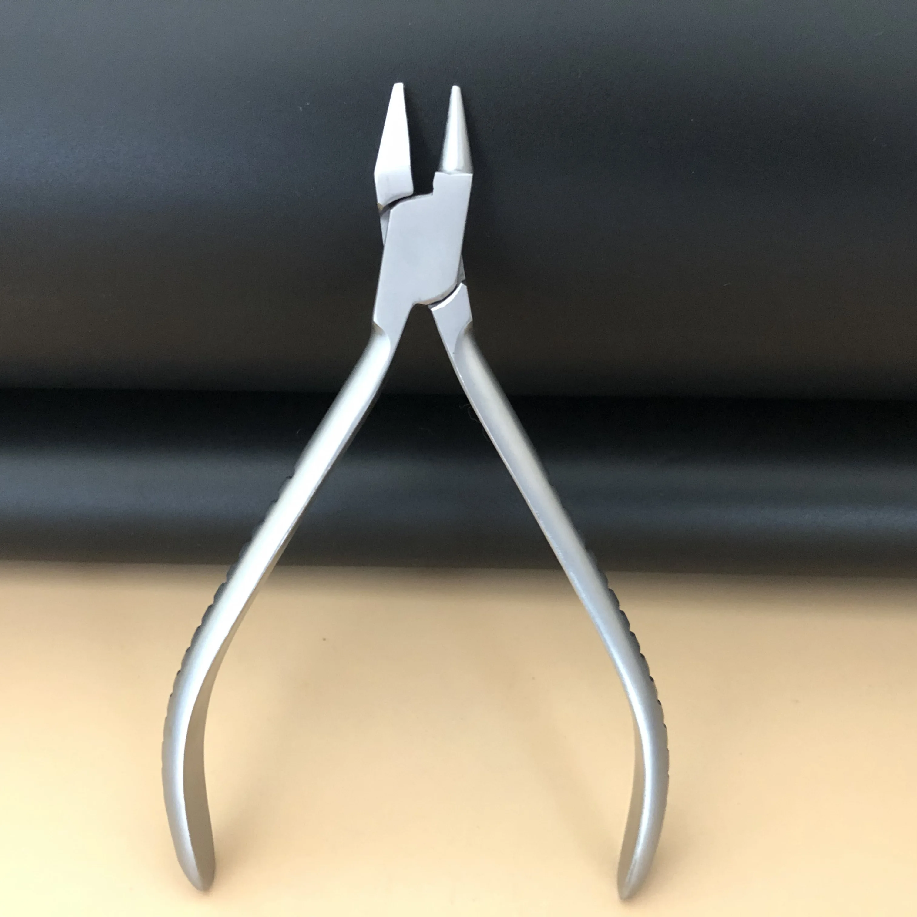 

1pcs Dental Orthodontic Bird Beak Plier Light wire bending Forming Maximum for 0.5mm wire Instrument Stainless steel