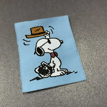 

Custom-Made 4*5cm Damask Woven Labels in straight cutting