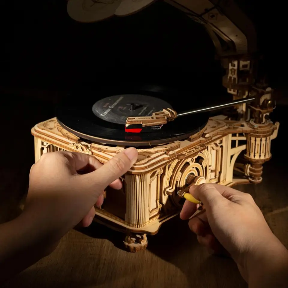 Wooden Hand Crank Gramophone Model Kit