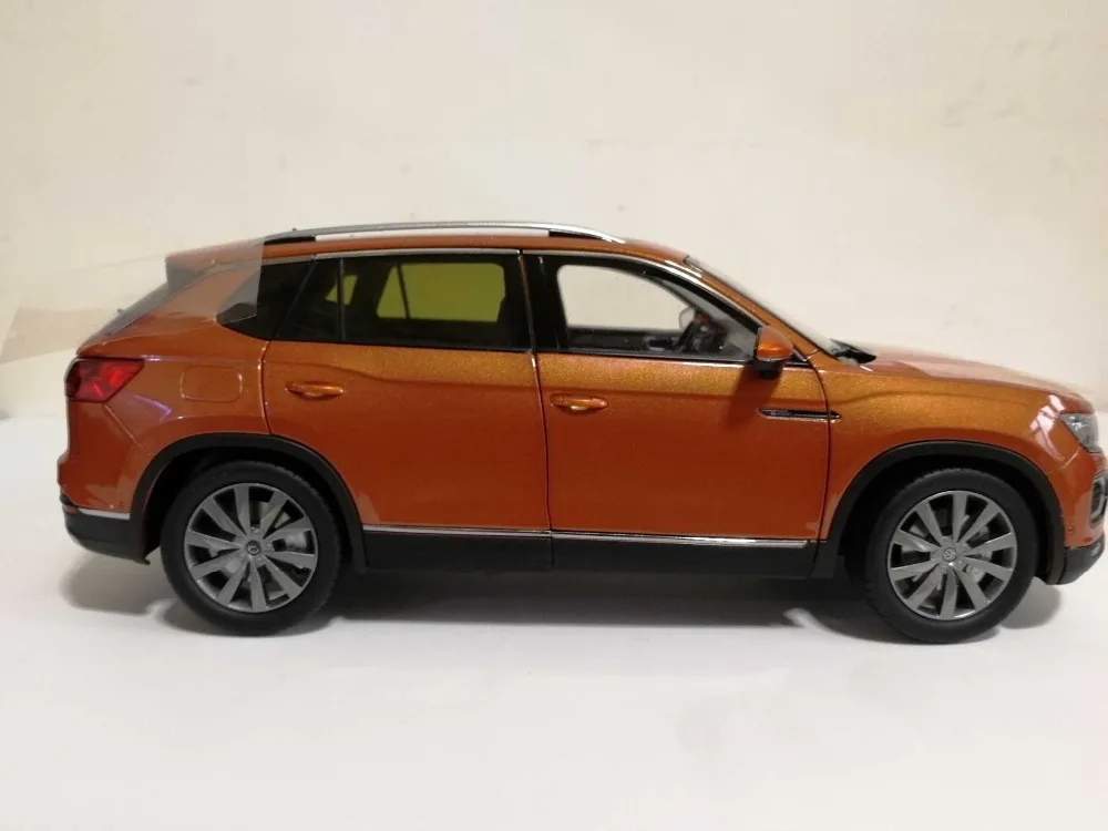 1:18 литье под давлением модель для Volkswagen VW TAYRON 2019 SUV Игрушечная машина из сплава миниатюрная коллекция подарки