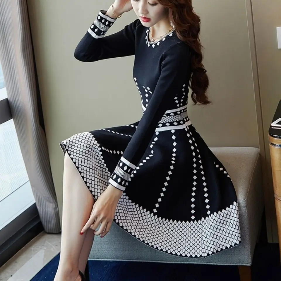 Knitted Dress Autumn and Winter Women's 2021 New Mid-Length Waist-Tight Temperament Slimming Fashionable Small Black | Женская