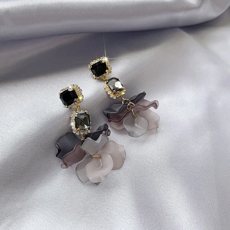 Trendy Acrylic Plant Women Dangle Earrings Individual Crystal Acrylic Petal Earrings Female Drop Earrings Jewelry Earrings