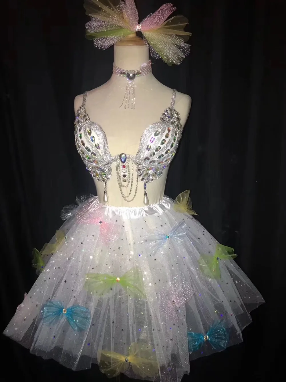 Большие стразы, цепочка, бюстгальтер, белая сетчатая юбка, Женская Одежда для танцев, вечеринки, ночной клуб, костюм, набор, Женский певец, сексуальный комплект из 2 предметов