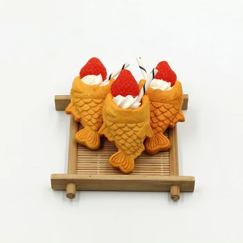 

1Pc Kawaii Japanese Simulation Fish Biscuit Cake Model Miniature Cute Play Toys Dessert Shop Window Decoration Craft DIY 62*35mm