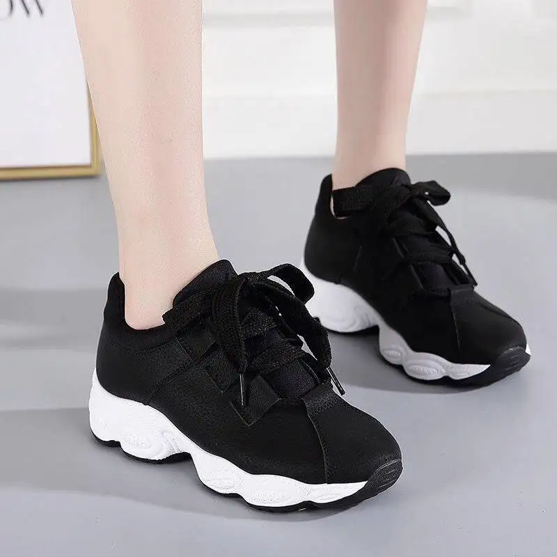 Новинка года; женские кроссовки; модная обувь для девочек; Повседневная легкая прогулочная обувь из дышащего материала; женская дизайнерская обувь на шнуровке