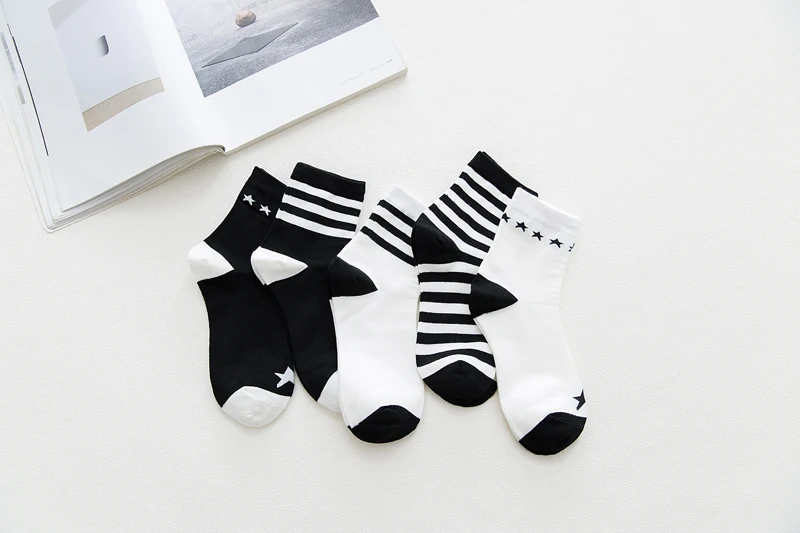 LJIQQ 5 пар Новые модные корейские стильные женские повседневные милые носки креативные хлопчатобумажные забавные носки в черно-белую полоску
