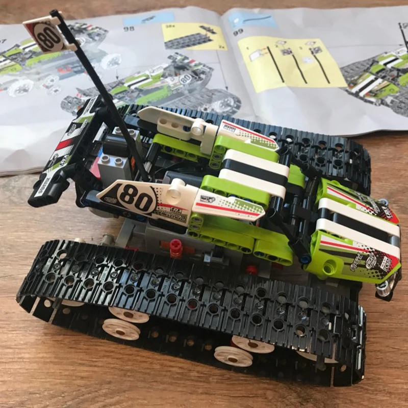 

Legoes Technic Series The RC Track Remote-control Race Car Set Building Blocks Bricks Educational Toys Compatible with 42065