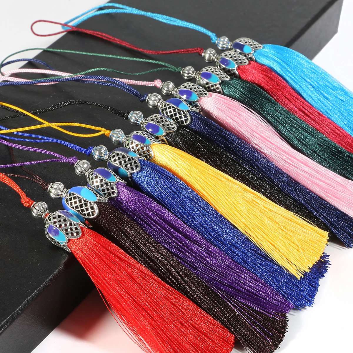 

2Pcs Metal Caps Tassel Fringe Pendant DIY Material Polyester Cord Party Tassel Trim Curtains Decor Tassels Ribbon Accessories