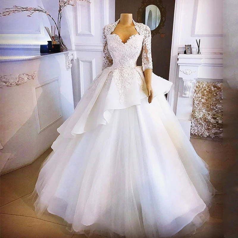 

Classic Queen Annie Lace Beading Three Quarter Sleeves Ruffled Ball Gown Wedding Dress Formal Wedding Gown
