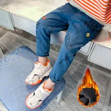 Джинсы для девочек с начесом и плотным ворсом; Новинка года; стильные детские штаны; Зимние Модные теплые брюки в западном стиле