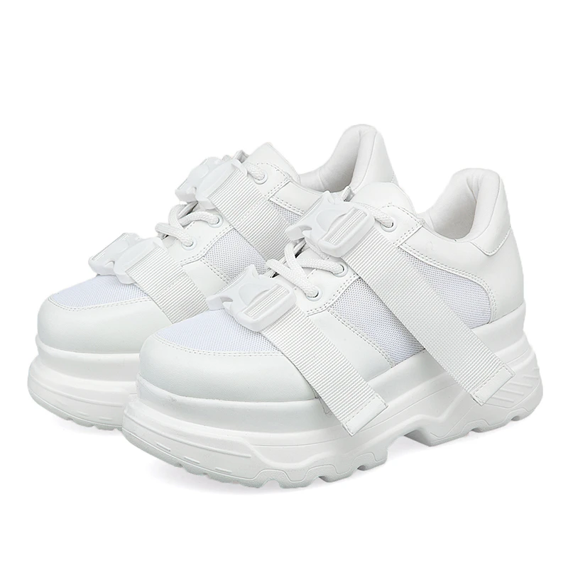 chunky black tennis shoes