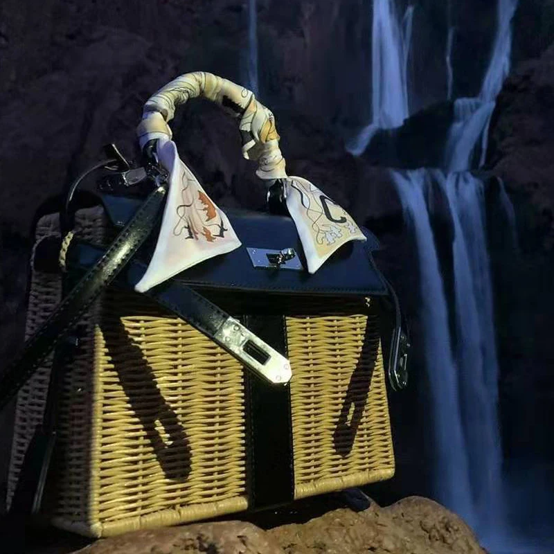 

2020 Xianjian Summer Bohemian Beautiful Rattan Handbag Handmade Natural Rattan Beach Holiday Handbags