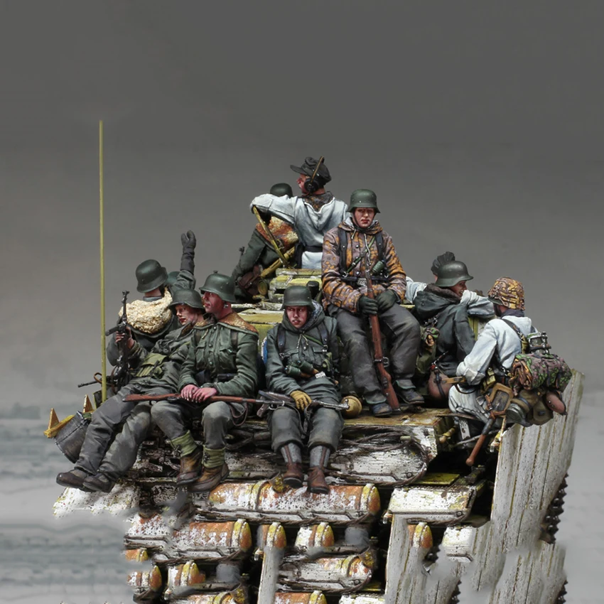 Фигурка из смолы 1/35 старинный Экипаж включает модель 13 человек (без бака)