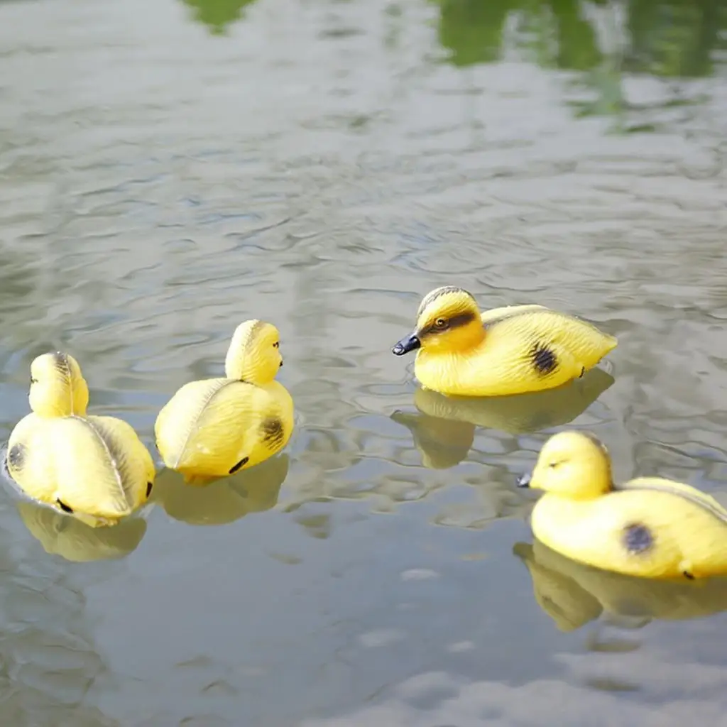 4x FLOATING LIFESIZE SMALL DUCKS DUCKLINGS DECOYS FOR FISH / KOI PONDS