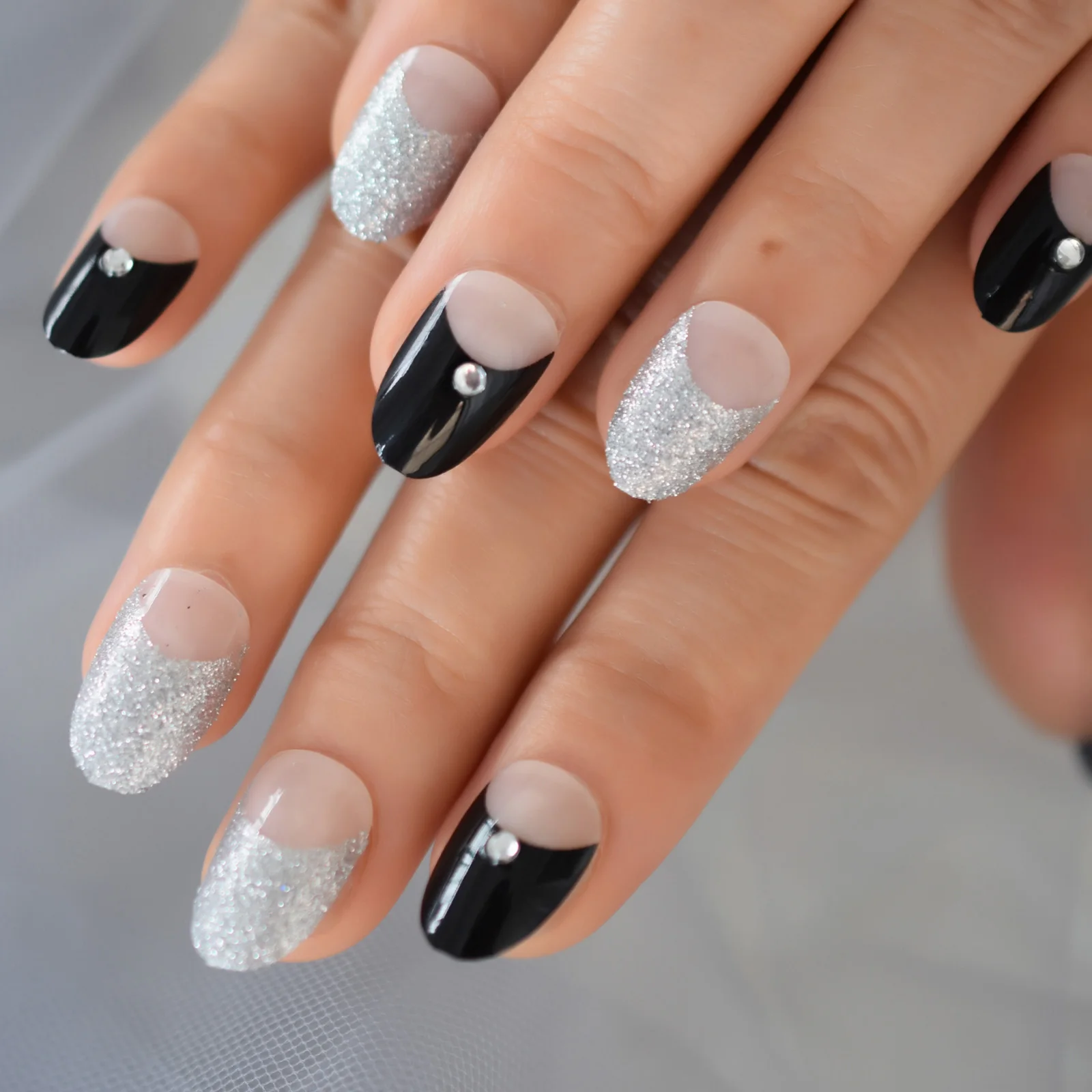 Cruella Black White Medium-Short Press On Nails With Glitter And Jewelry Simple  Design Single False Diamond Suppies For Gels Set - AliExpress Beauty &  Health