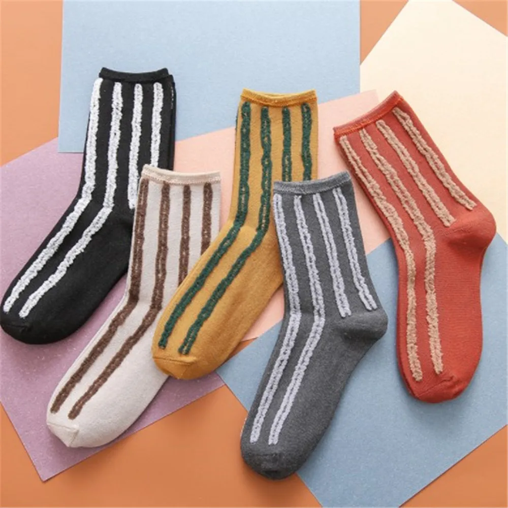 

2019 New Fashion Women Socks Cotton Vertical Jacquard Autumn and Winter Socks Korean Style with Strips Gifts for Women
