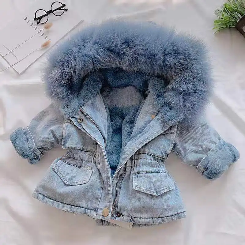 Зимняя джинсовая куртка для маленьких девочек, детская куртка из плотного бархата с натуральным мехом, теплая хлопковая верхняя одежда с меховым капюшоном для малышей, пальто