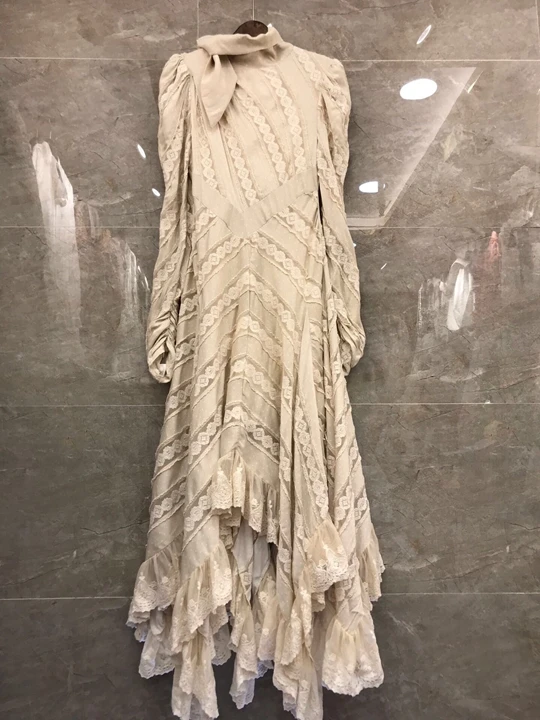 

2019 Early Autumn New Woman Irregular Lace Stitching Lotus Leaf Edge Long Sleeve Dress 813