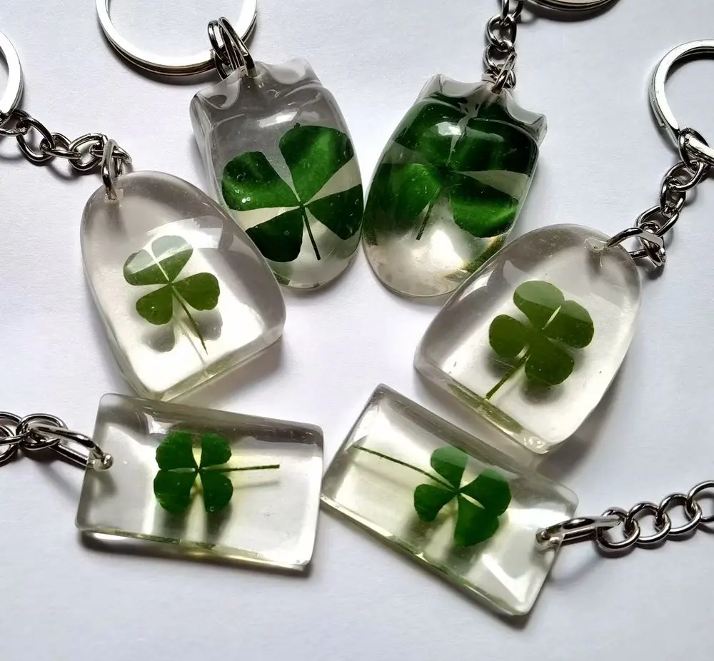 

12 pcs Vintage Collectible Taxidermy Real Four Leaf Clover Keychain