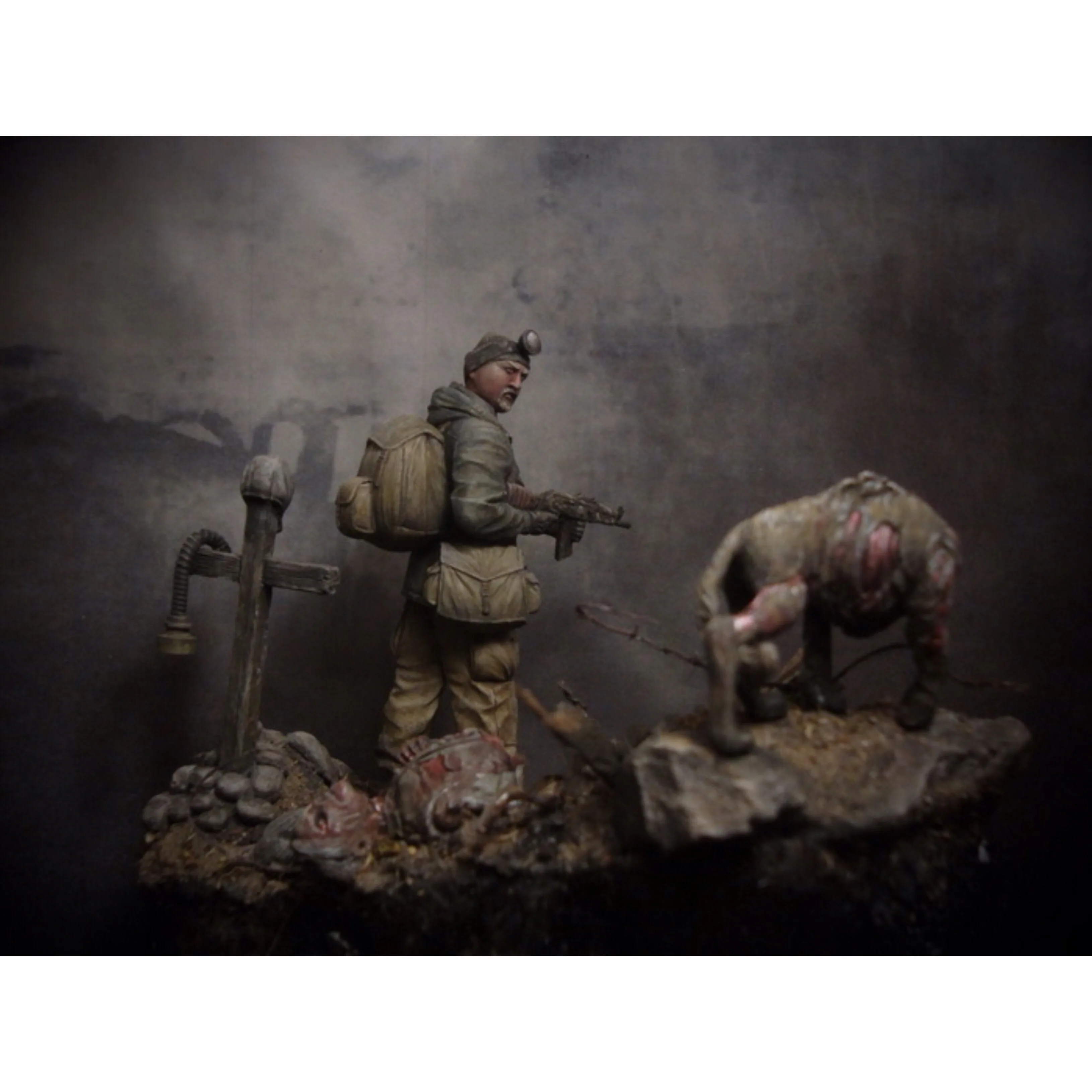 

Resin Model Figure GK (Including Dogs ,Crosses, Dead Bodies, Soldiers, Grave mound ) Unassembled and unpainted kit