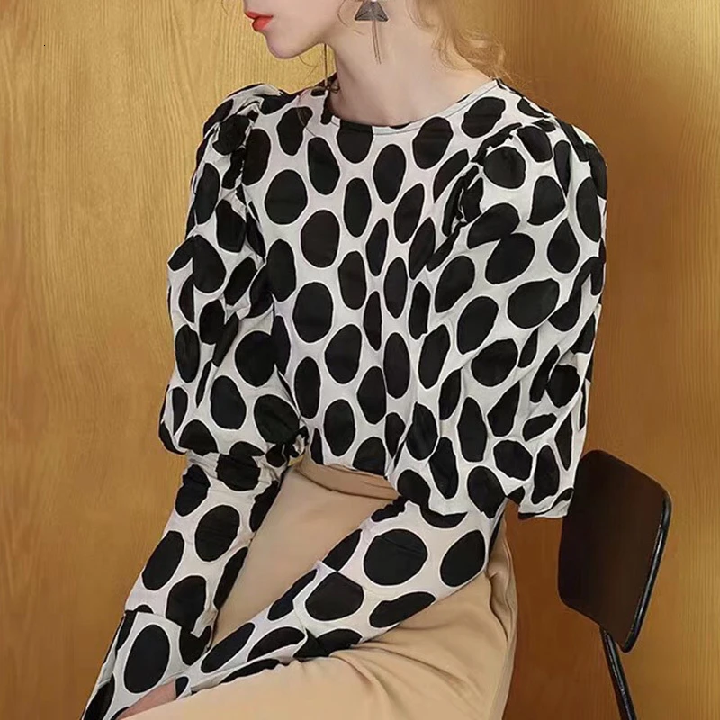 

CHICEVER Korean Polka Dot Shirt For Women O Neck Lantern Sleeve Large Size Loose Blouse Female 2019 Autumn Fashion New Clothes