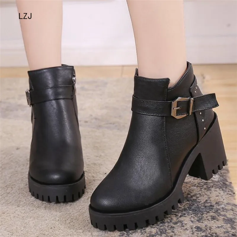 

LZJ 2019 Women's New Buckle Ankle Boots Square Heel Thick Bottom Comfortable Women Shoes Fashion 7.5cm Winter Warm Plush Boots