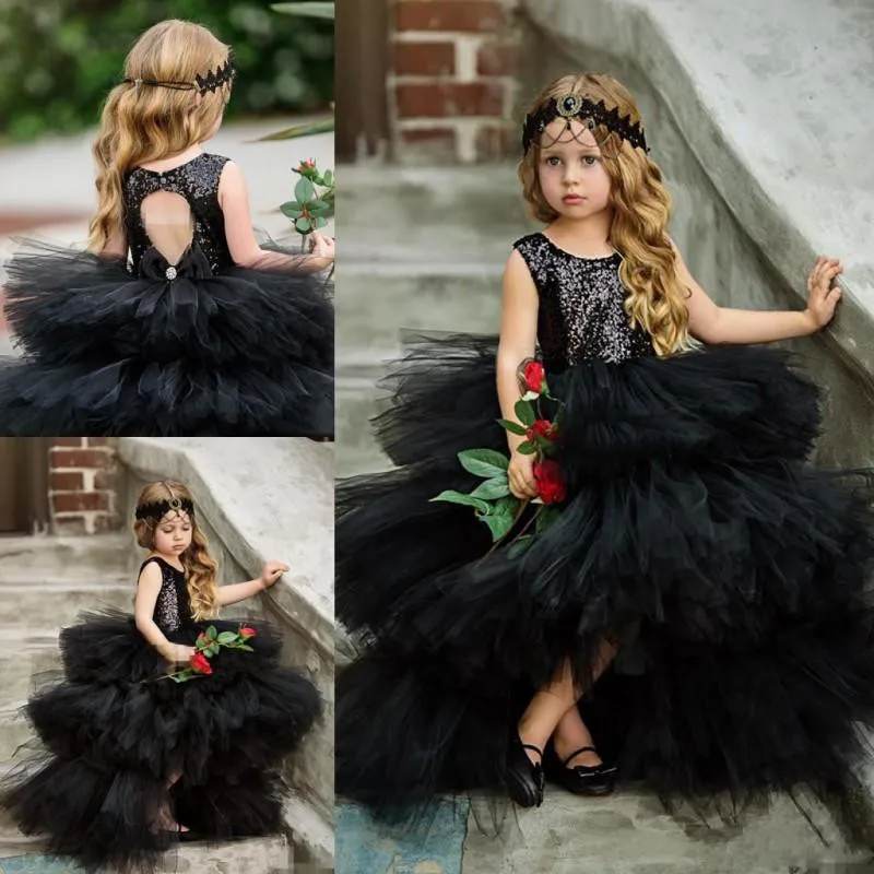 SexeMara Leuke Zwarte Tiered Meisjes Pageant Jurken Lovertjes Top Tulle Baljurk Bloem Meisje Jurken Voor Bruiloft Open Back SexeMara Leuke Zwarte Tiered Meisjes Pageant Jurken Lovertjes Top Tulle Baljurk Bloem Meisje Jurken Voor Bruiloft Open Back