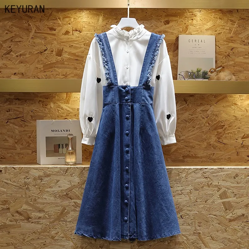 Женский комплект из двух предметов белая блузка-рубашка и однобортное джинсовое