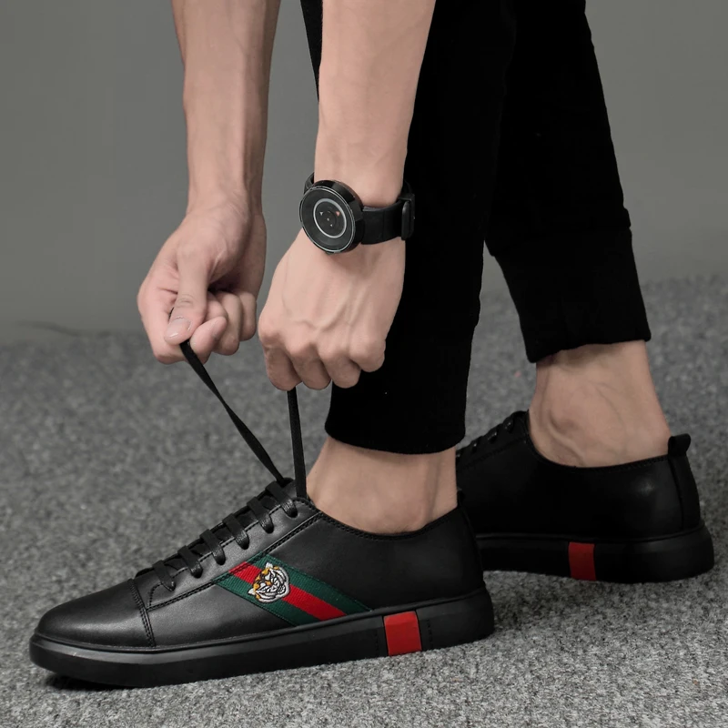 

Anti-slip Men's Shoes flats 2020 New style safety shoes Popular design round toe flat heels Stripes cross-tied Mens sneakers