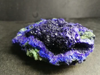 

156.9gNatural blue copper malachite is closely associated with each other