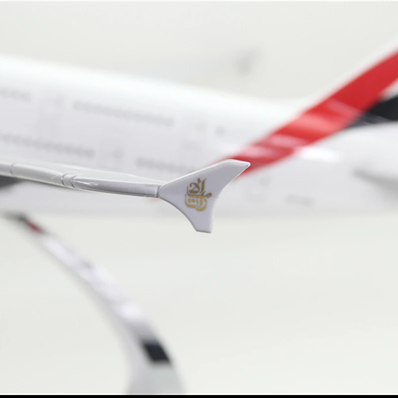 70 см Airbus A380 Emirates Airlines модель аэроплана Самолет Модель литья под давлением пластиковая Смола самолет большие игрушки коллекционный дисплей