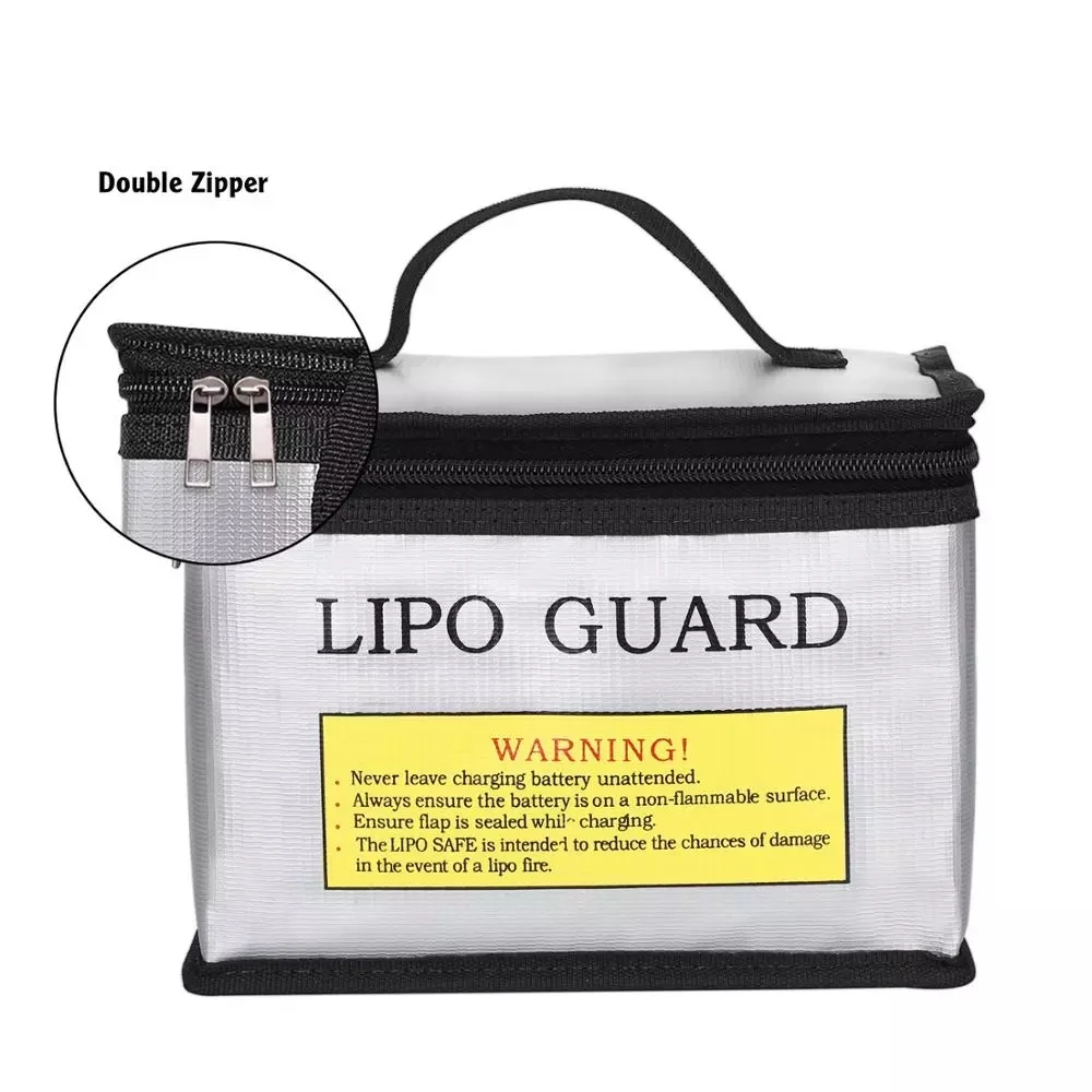 Sac de protection ignifuge pour batterie Lipo posé à plat, dimensions 21x16x15.5 cm.