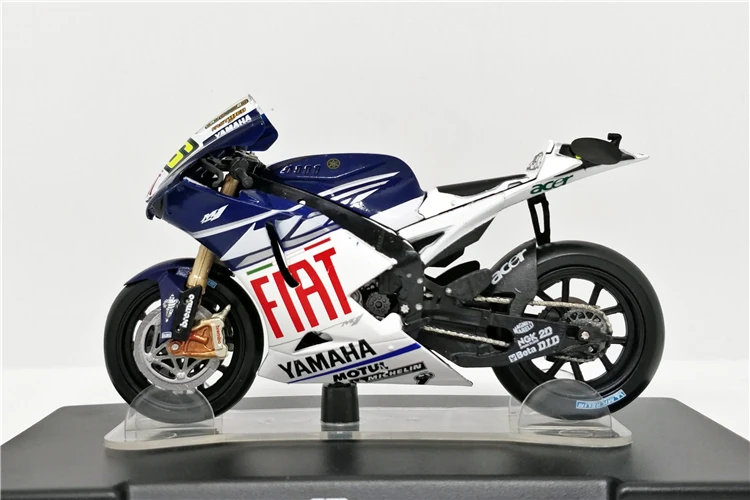 LEO модели 1/18 Honda NSR500 тест Valencia 2000 Yamaha YZR Ducati Desmosedici GP12 Aprilia RSW250 тест Jerez 1999 GP125 WC1995 - Цвет: Yamaha YZRM1 WC2007
