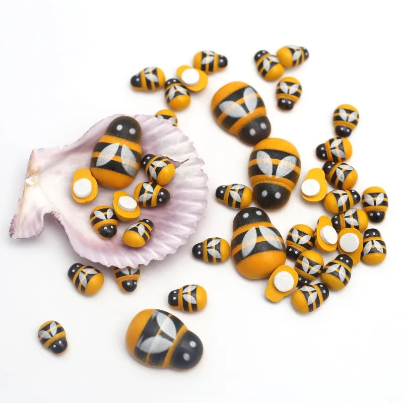 Wood Craft Accessories Yellow Wooden Bee Self-Adhesive Sticker Flat-back Carving Handicraft Wedding Party Home Decor DIY 20/100Pcs