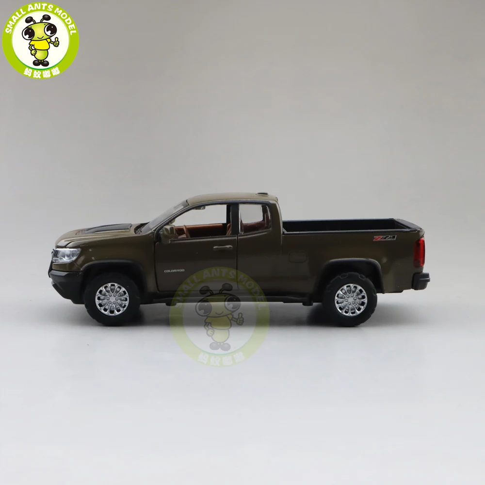 1/31 Chevrolet COLORADO Pickup литой автомобиль модели грузовиков игрушки Дети Мальчики Подарки