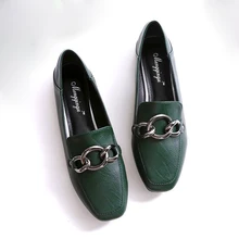 Обувь; женские лоферы на плоской подошве с металлическими украшениями; гнущаяся обувь; оксфорды без задника; удобные сандалии размера плюс; цвет черный, черно-зеленый, коричневый