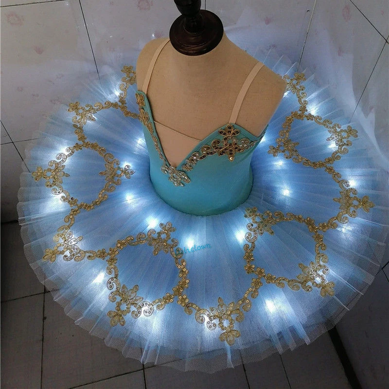 DIY : Créez Une Etoile De Noël Avec Des Lumières LED Et Des Paillettes