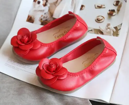 Мягкие кожаные туфли принцессы для маленьких девочек-подростков, школьные тонкие туфли без застежки с цветочным принтом для девочек, Новинка осени года, От 1 до 12 лет - Цвет: red