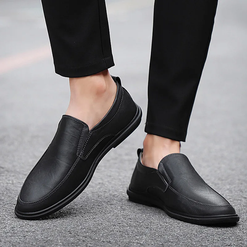 春秋男性靴通気性のメンズローファーカジュアル男性の革の靴快適な靴