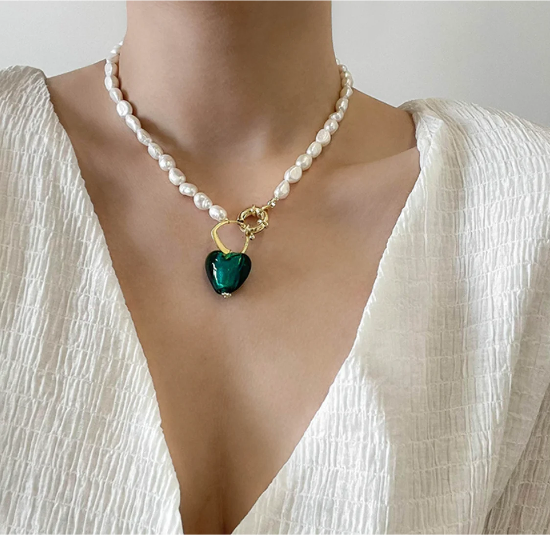 

2023 trend Crystal Freshwater Pearl Pendant Metal Retro Stackable Necklace for women Fashion Jewelry