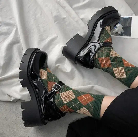2020 nuevo negro tacones altos zapatos de Mujer zapatos bombas de charol de moda Zapatos de plataforma de cuero Mujer punta redonda zapatos Mary Jane Mujer