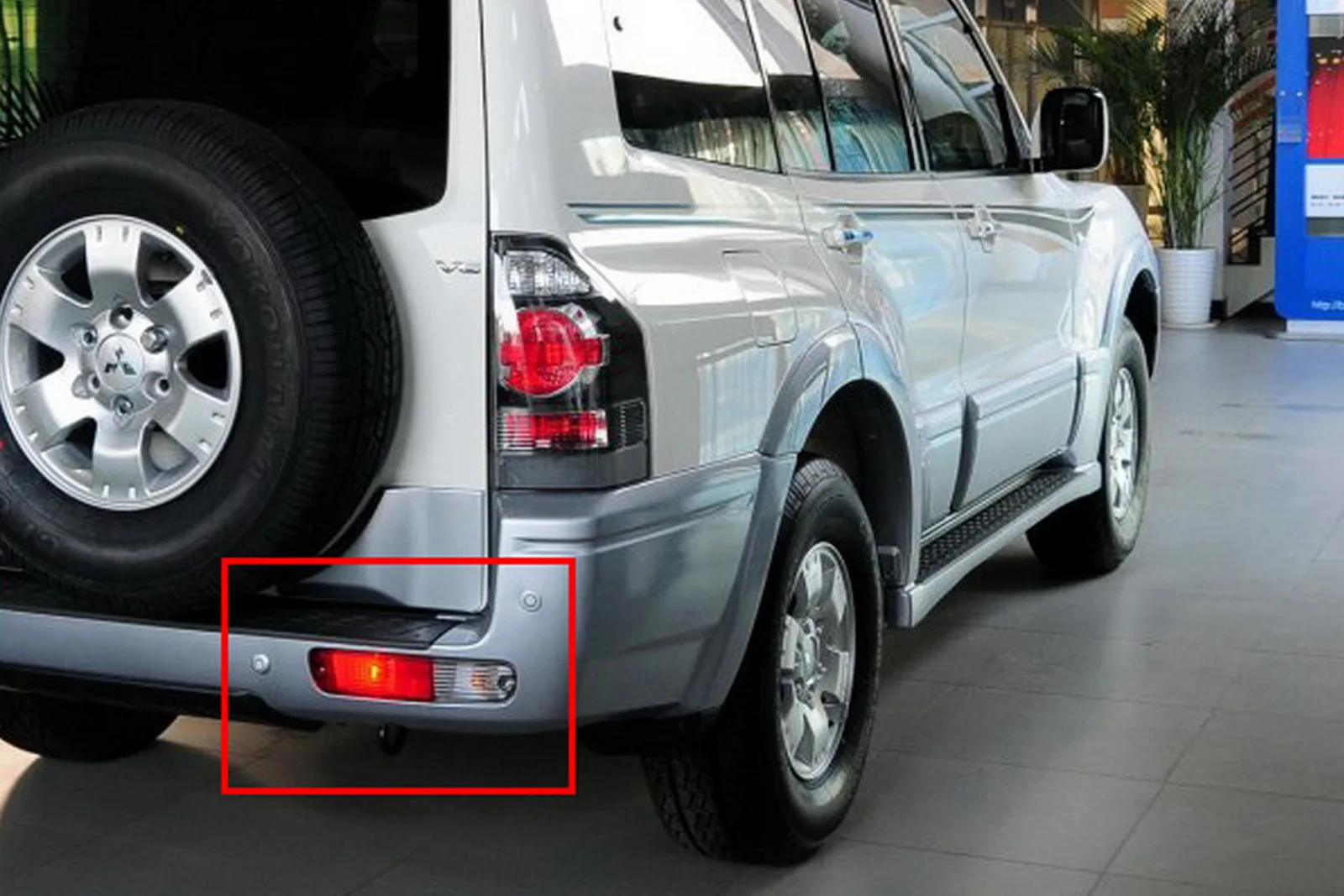 1x для Mitsubishi Pajero Montero Shogun 2002-06 ЗАДНИЙ ПРОТИВОТУМАННЫЙ бампер светильник правый MN133776