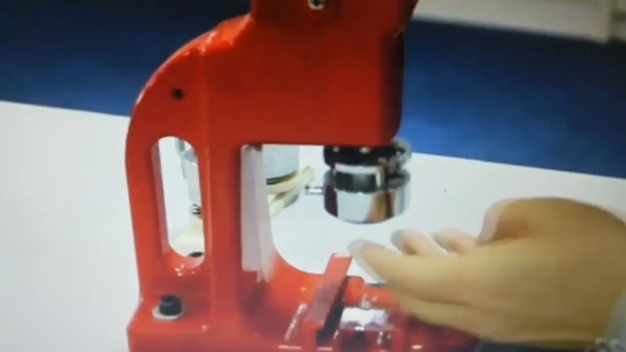 25MM DIY Badge Punch Press Maker Machine With 1000 Badges and Circle Cutter