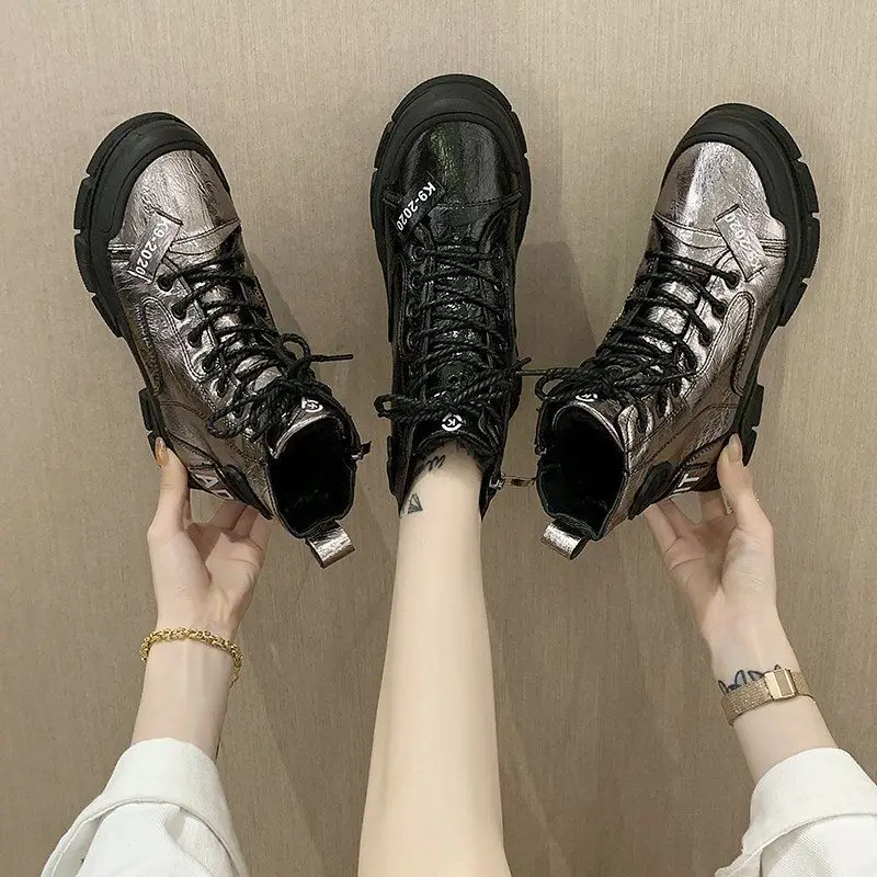 Женские кожаные полусапожки Ботинки Martin Модная обувь с высоким берцем Сезон осень зима Новинка 2020 года