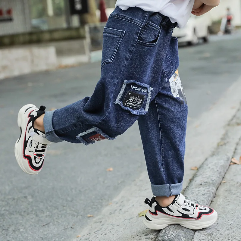 Новые модные джинсы с заплатками для мальчиков рваные детские осенние джинсовые