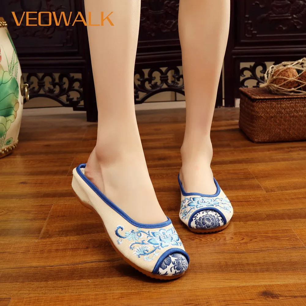 Женские шлепанцы Veowalk из хлопчатобумажной ткани с вышивкой и закрытым носком