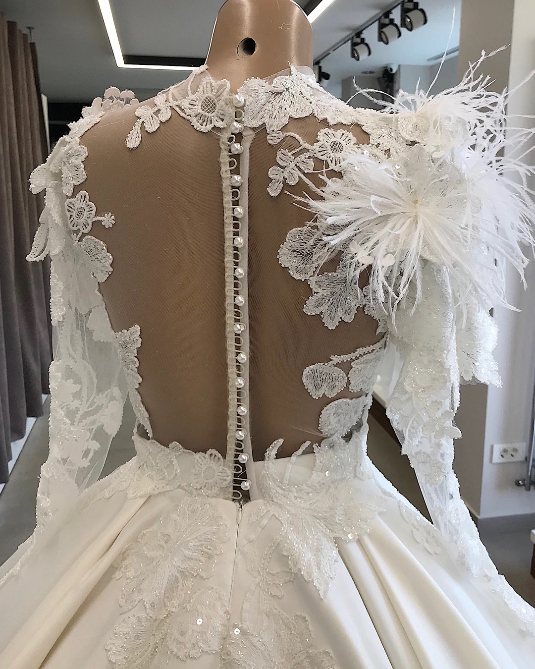 Demure Цветочные кружевные Пышные свадебные платья винтажные 3D Цветочные перьевые свадебные платья See Thru назад жемчужный шар платья Robe De Mariee
