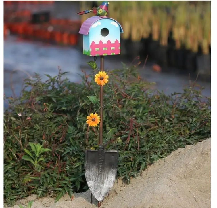 

Pastoral Wrought Iron Shovel Bird House Ground Plug Ornaments Terrace Villa Balcony Figurines Crafts Garden Courtyard Decoration